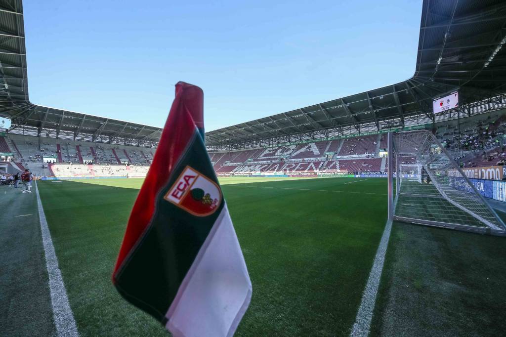 Augsburg x Borussia Dortmund: onde assistir, horário e escalações