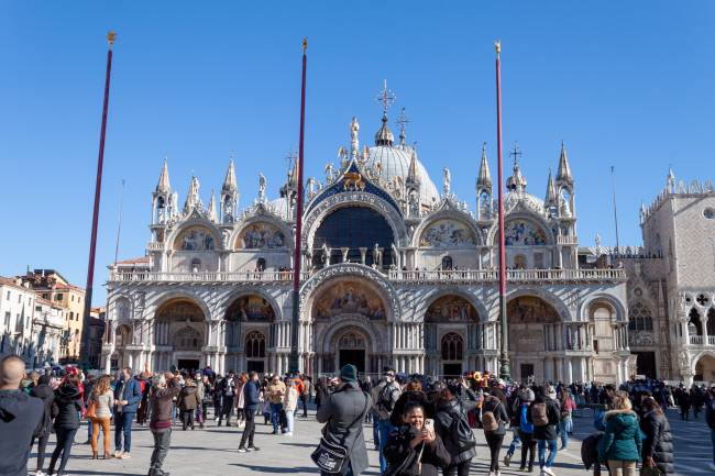 Cobrança de taxa para quem não pernoitar na cidade: Veneza, na Itália, é uma das cidades que sofre com o turismo de massa