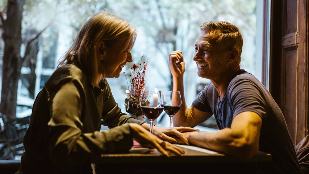 As velhas agências casamenteiras voltam à cena com a promessa de um diferencial