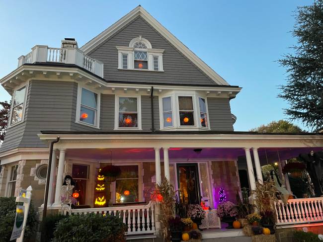 Halloween decorating in autumn Roteiro para visitar: em Salem há uma série de endereços, incluindo museus dedicados a temática do Halloween