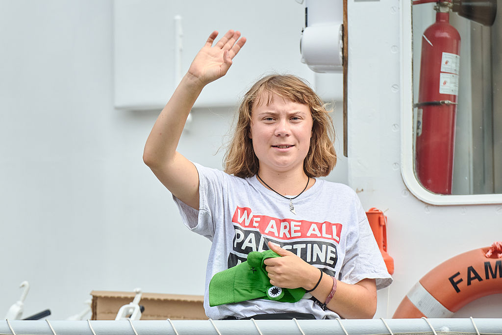 Ativista Greta Thunberg diz que está sendo submetida a tratamento severo na prisão