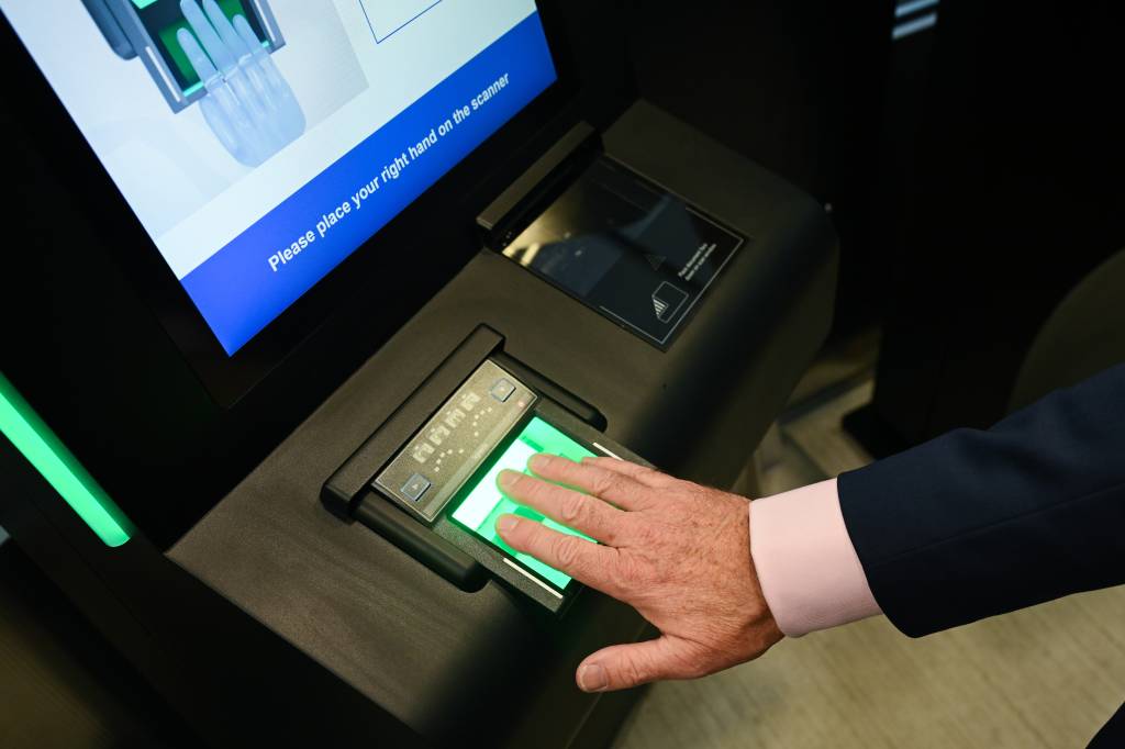 Como novo sistema biométrico nas fronteiras da UE vai impactar brasileiros