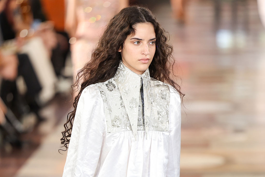 A intimidade ganha a passarela no desfile da Louis Vuitton, em Paris