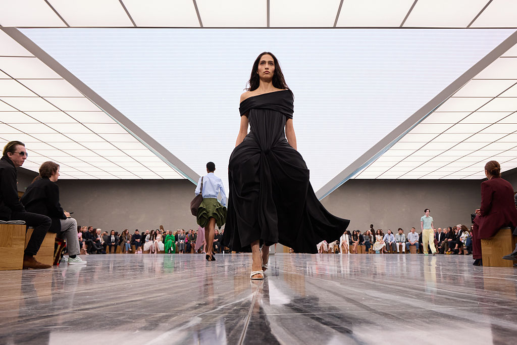 Como usar? As 7 tendências de moda que continuarão reinando em 2026