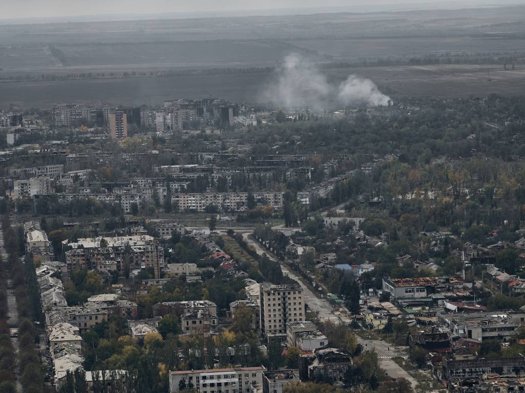 Ucrânia reforça defesa de cidade estratégica após avanços de tropas da Rússia
