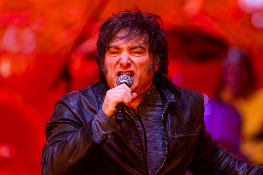 VÍDEO: Milei solta a voz e transforma lançamento de livro em show de rock