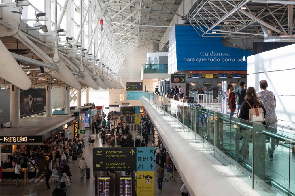 Lei dos Estrangeiros, que afeta brasileiros, entra em vigor em Portugal: saiba o que muda