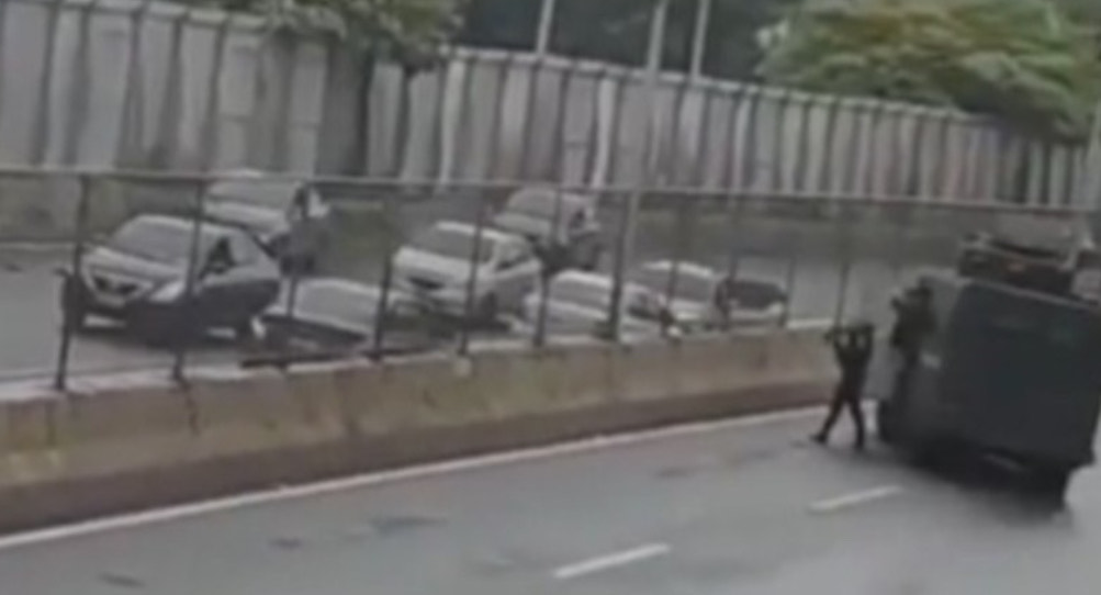 Mulher morre após ser atingida por tiro na Linha Amarela, no Rio