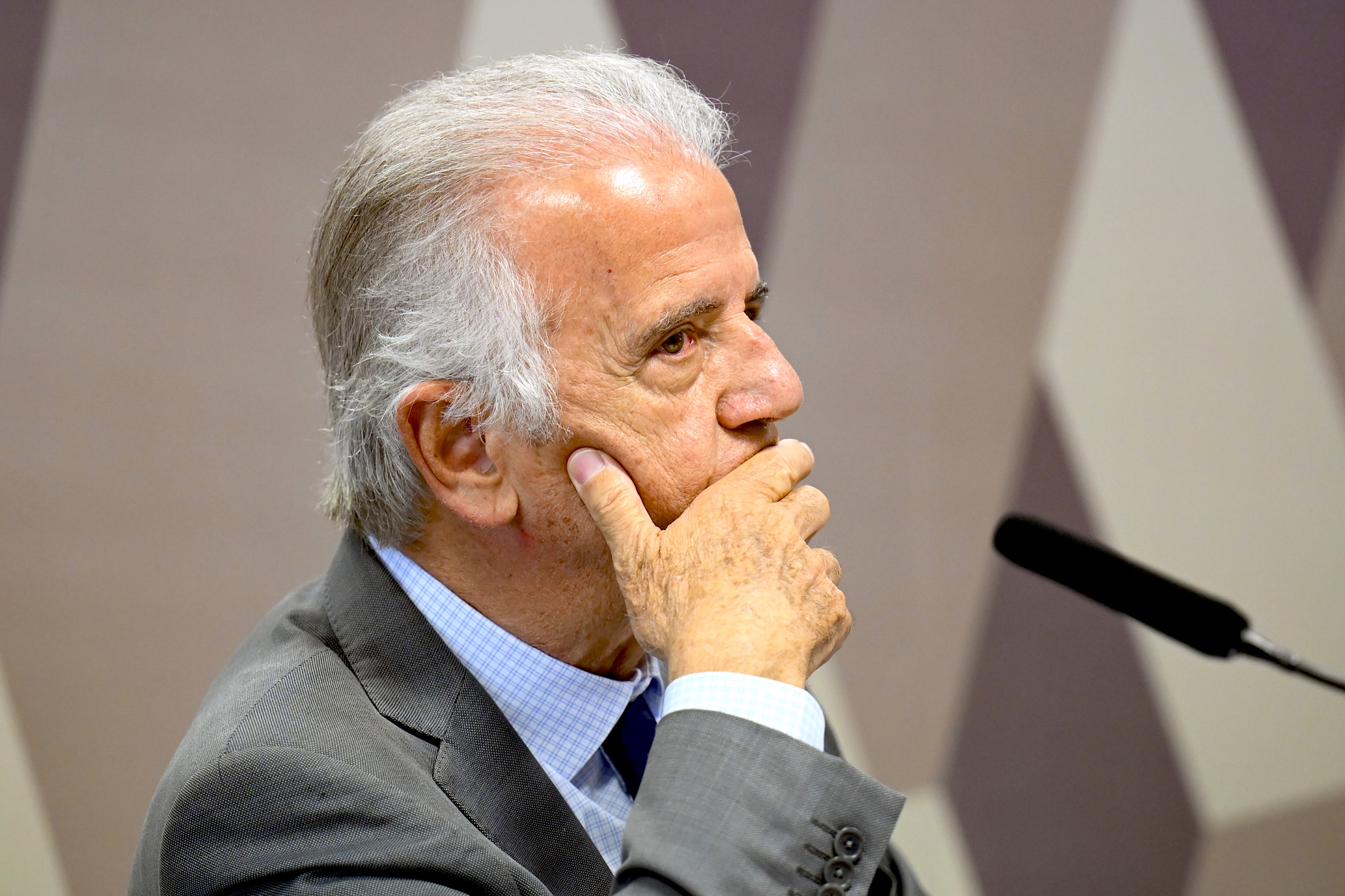 Um pacto inédito para restaurar o orçamento das Forças Armadas