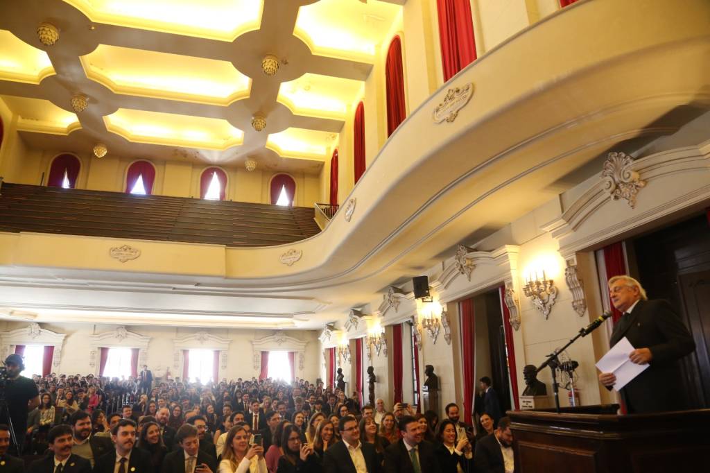 Como foi a homenagem ao pai de Luciano Huck na USP