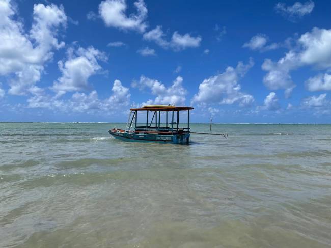 Luxo aliado à natureza: o Mahré Hotel, além dos jantares especiais, oferece os típicos passeios de jangada