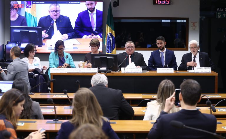 Relator do novo Plano Nacional de Educação apresenta parecer nesta terça