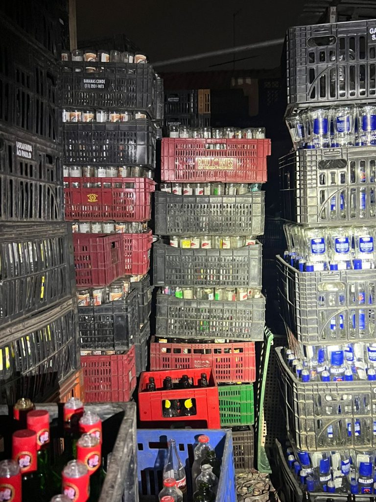 Justiça autoriza governo de SP a destruir 100 mil garrafas apreendidas