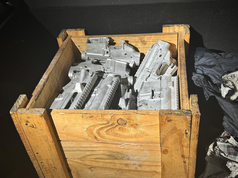 Fábrica clandestina de fuzis alvo da PF tinha capacidade para montar 3,5 mil armas por ano