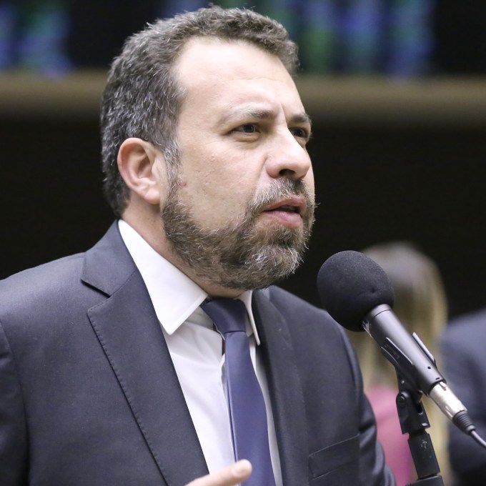 ‘Cabeça do crime organizado não está na favela’, diz Boulos em posse no Planalto