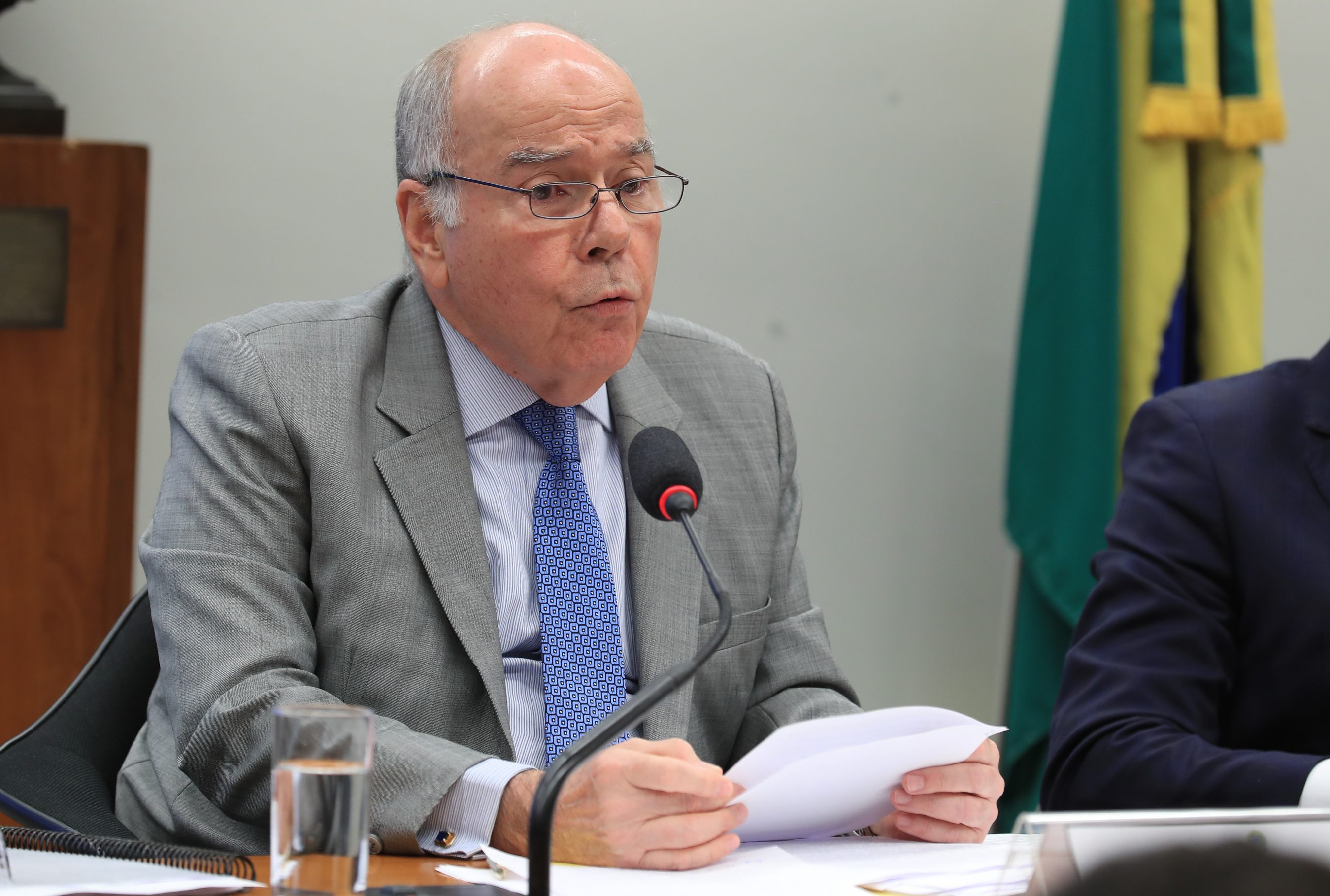 Sem a presença do governo, oposição convoca chanceler Mauro Vieira para falar de ataques do Irã