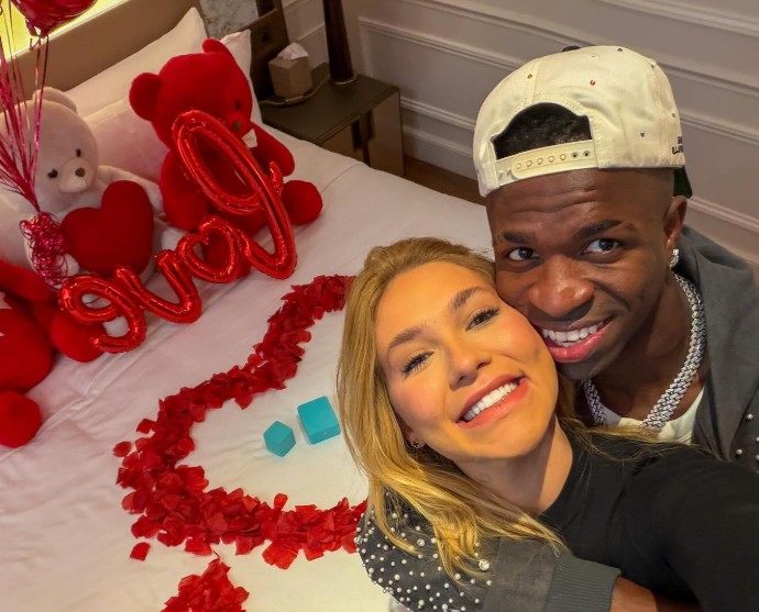 Vini Jr. surfa em romance com Virginia para lucrar com bet