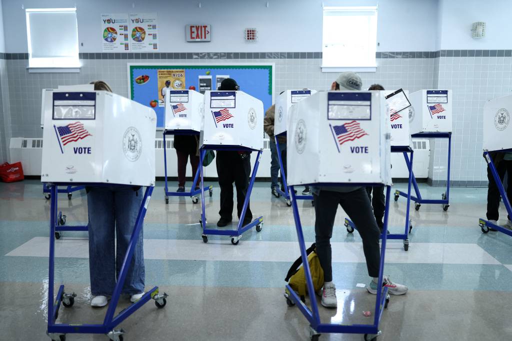 NY, Califórnia, Virgínia e Nova Jersey: dia de eleições nos EUA testa poder de Trump; entenda