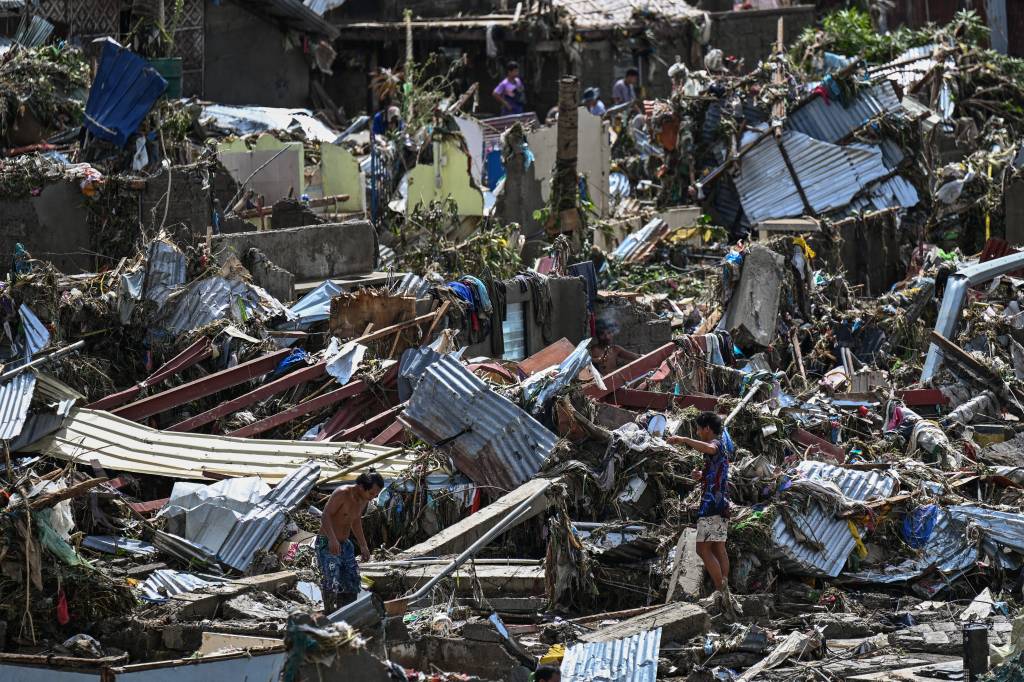 Filipinas registram mais de 140 mortes após passagem do tufão Kalmaegi