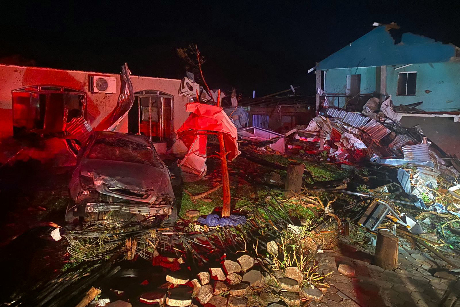 Lula envia ministros para auxiliar vítimas de tornado no Paraná