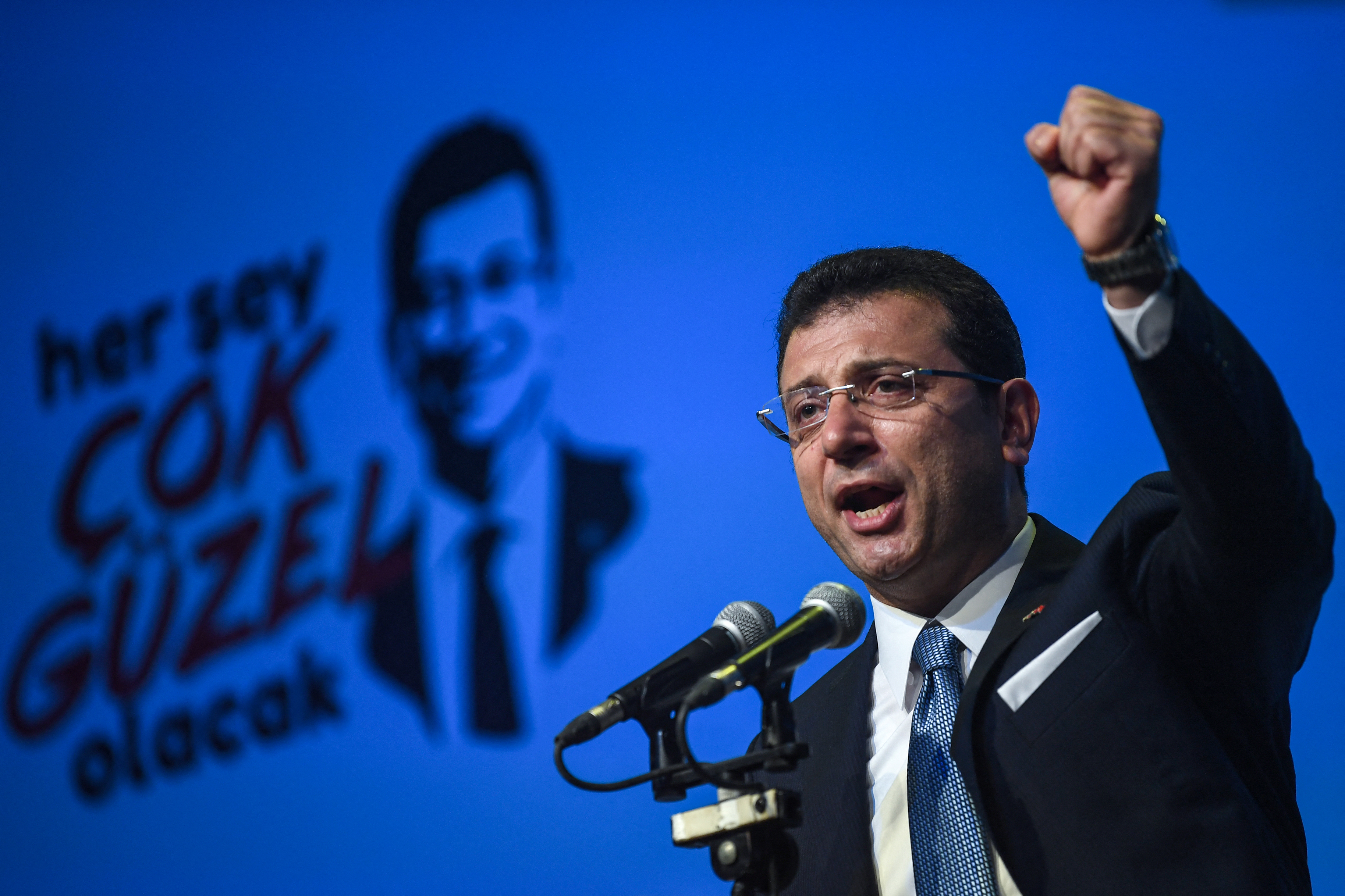 Rival de Erdogan, prefeito de Istambul é acusado de 142 crimes com até 2.000 anos de prisão