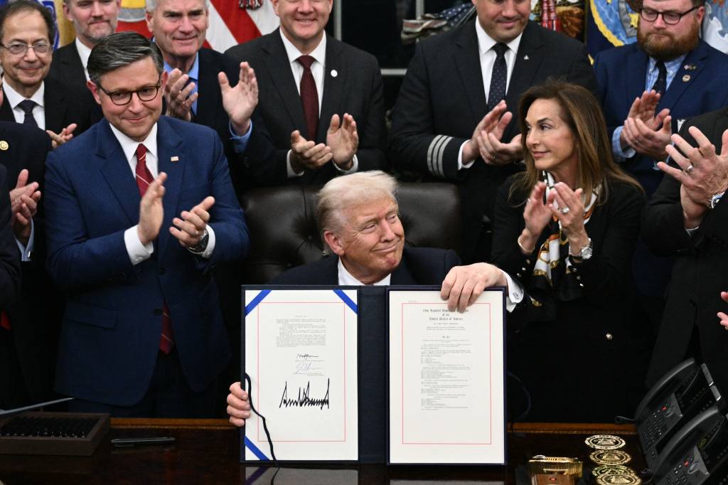 Trump sanciona projeto que põe fim ao shutdown