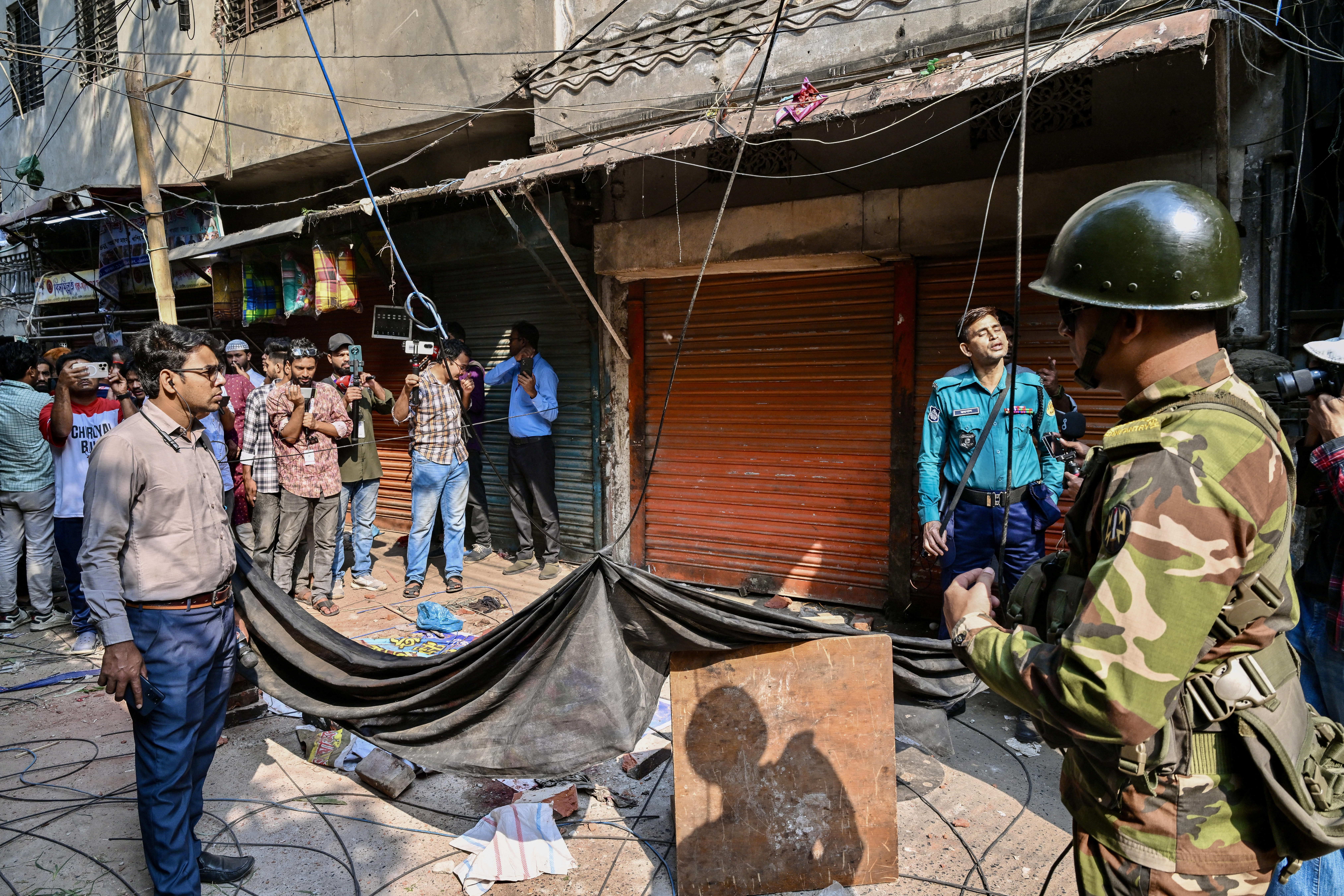 Terremoto de magnitude 5,7 abala Bangladesh, mata ao menos cinco e deixa 100 feridos