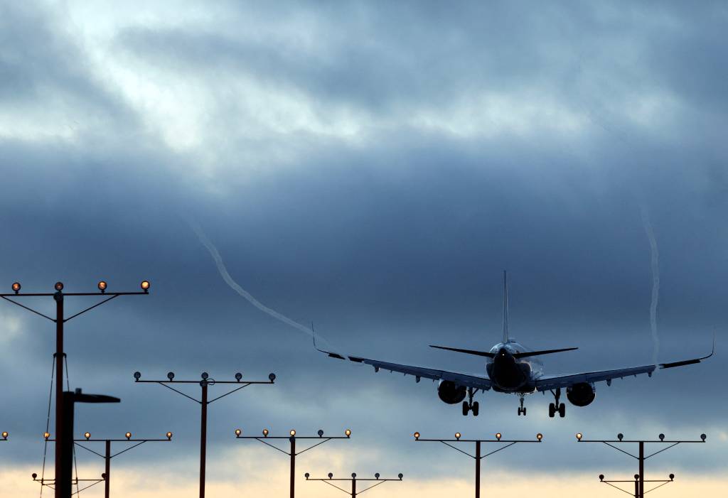 Demanda aérea global sobe 6,6% em outubro e setor projeta expansão para a alta temporada