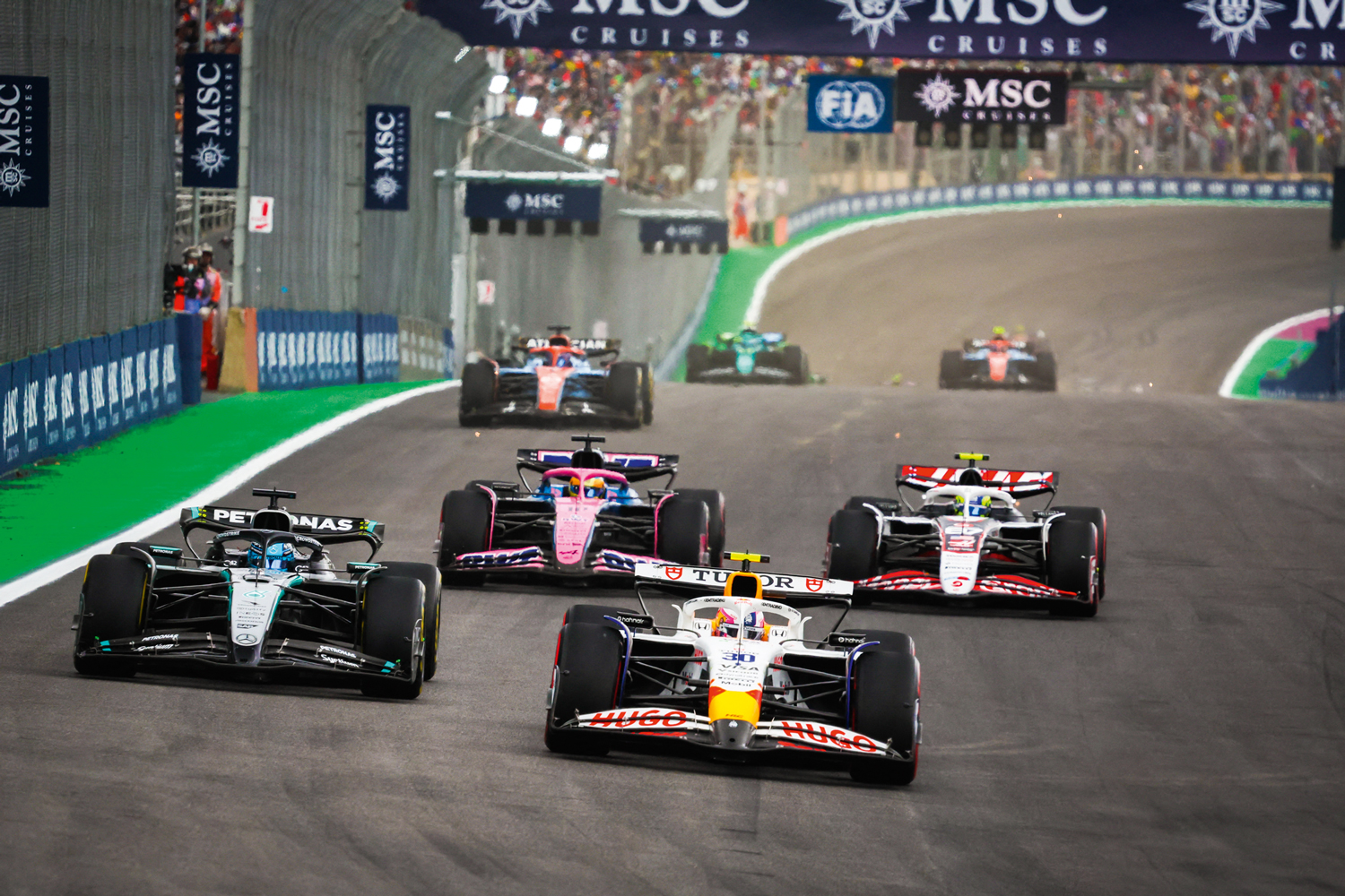 Fórmula 1 cancela corridas no Bahrein e na Arábia Saudita por causa de guerra no Oriente Médio