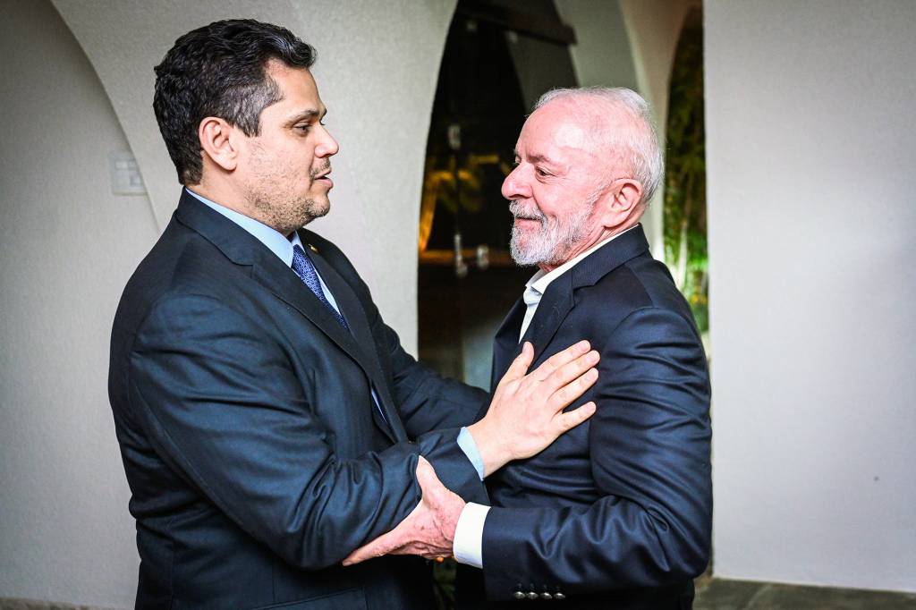 Em meio à crise com o Congresso, governo avalia judicializar derrubada de vetos de Lula