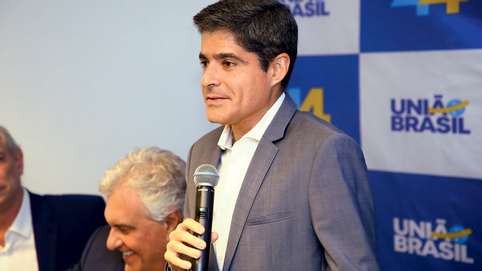 ACM Neto fecha chapa com PL e deve apoiar Flávio Bolsonaro na Bahia