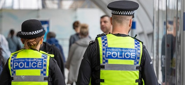 Ataque a faca em massa deixa 11 feridos em trem na Inglaterra