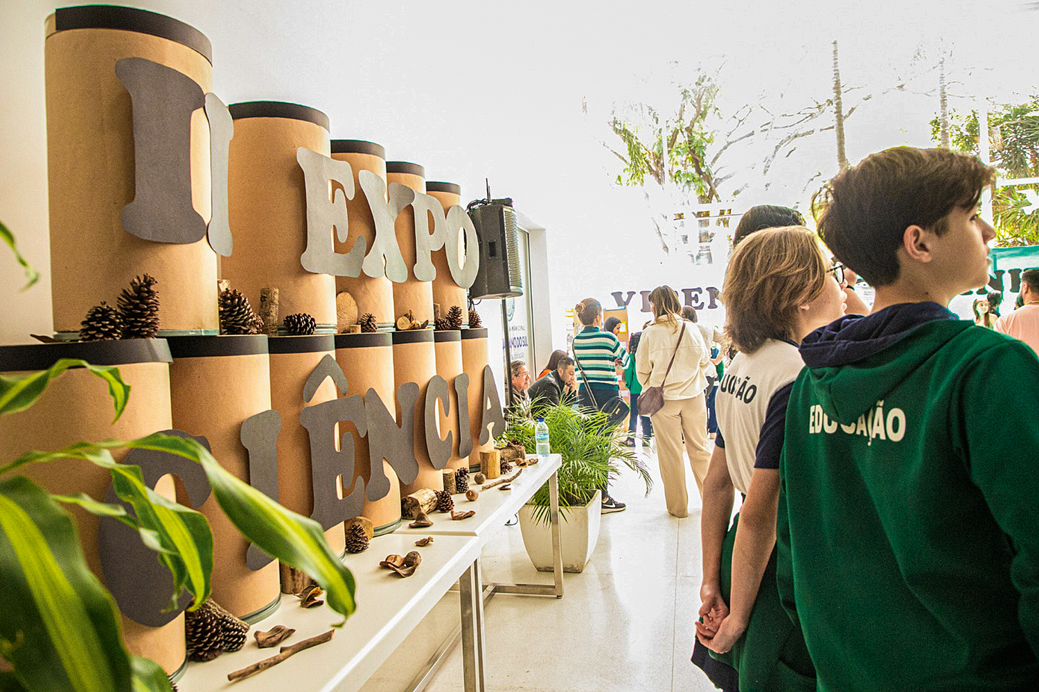 Estudantes em evento de ci&ecirc;ncias: segundo a prefeitura, sobram vagas em creches e nas escolas, o que &eacute; raro no pa&iacute;s