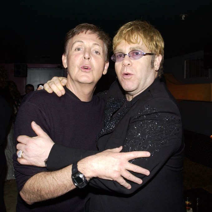 Elton John revela apoio de Paul McCartney em meio a questões de saúde