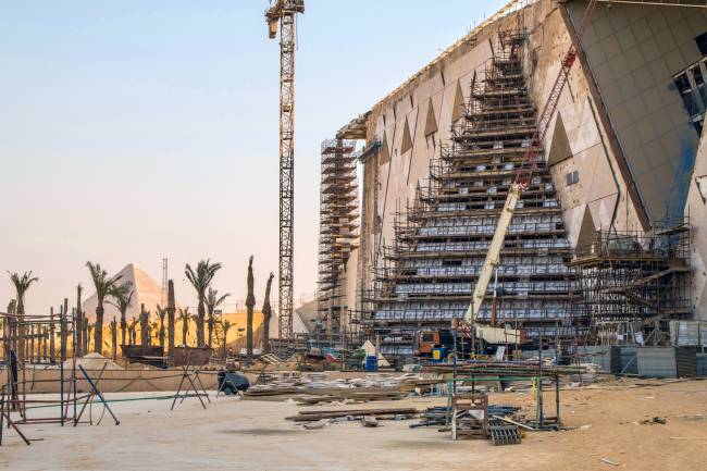 Obra faraônica: 20 anos de demora e mais de 1 bilhão de dólares consumidos