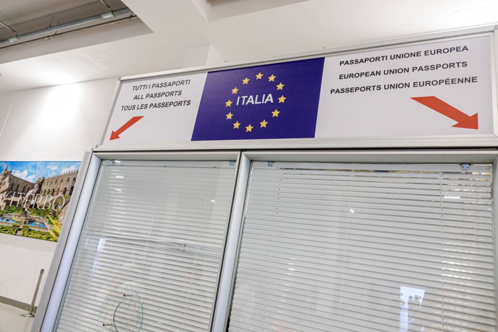 Polícia italiana desmonta esquema de residência falsa usado por brasileiros para obter cidadania