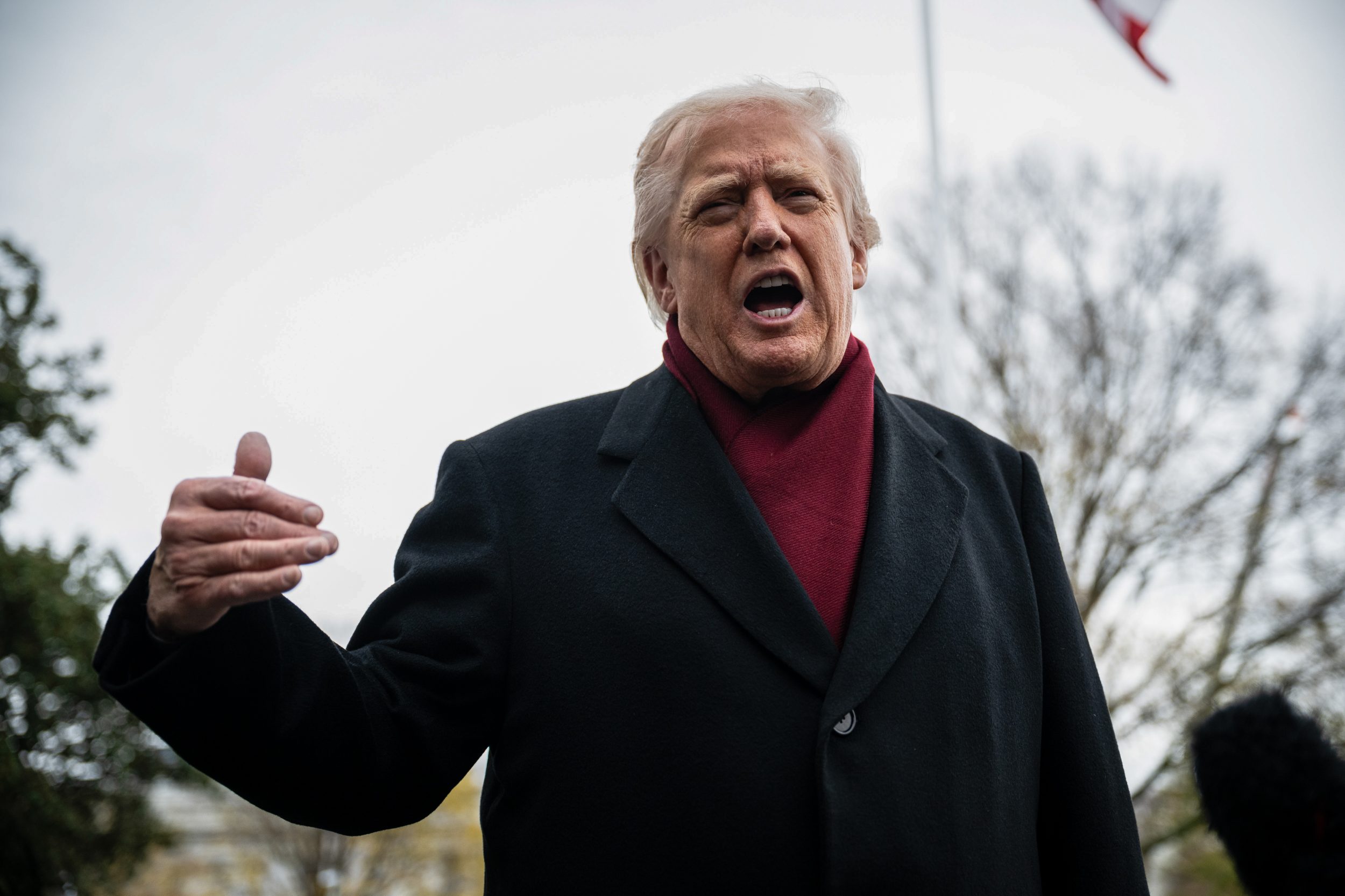 Trump nega ter ‘desejado’ ataque a sobreviventes no Caribe; Congresso sinaliza investigação