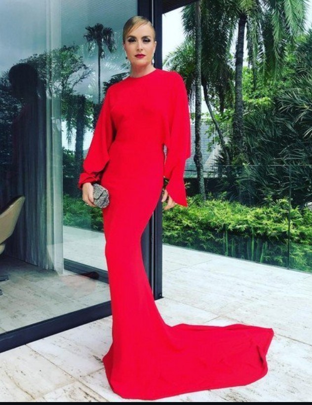 A estrela usou o mesmo look em 2017: vestido memor&aacute;vel e consci&ecirc;ncia sustent&aacute;vel