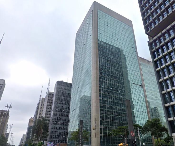 Faculdade demora dois anos para dar diploma a aluna e é condenada por dano moral