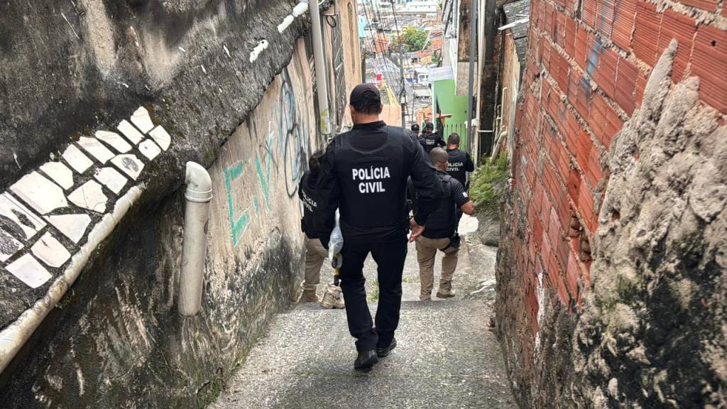 Polícia realiza operação contra o Comando Vermelho na Bahia e no Ceará ao longo desta terça-feira, 4; 31 pessoas foram presas e nenhum morto ou ferido foi notificado até 8h30