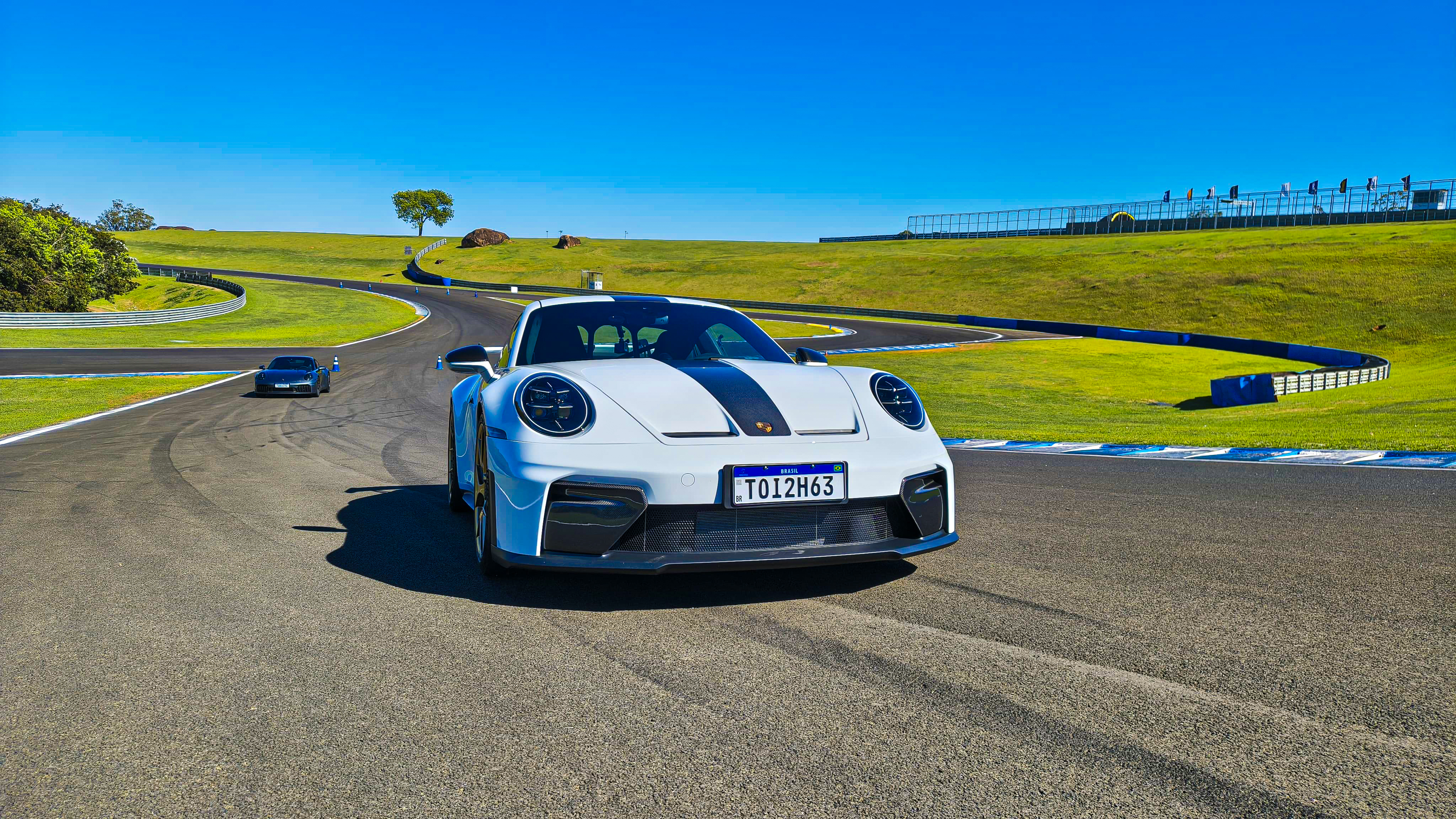 Nova geração do 911 GT3 mantém a potência, mas agora atende a legislações mais rígidas de emissões