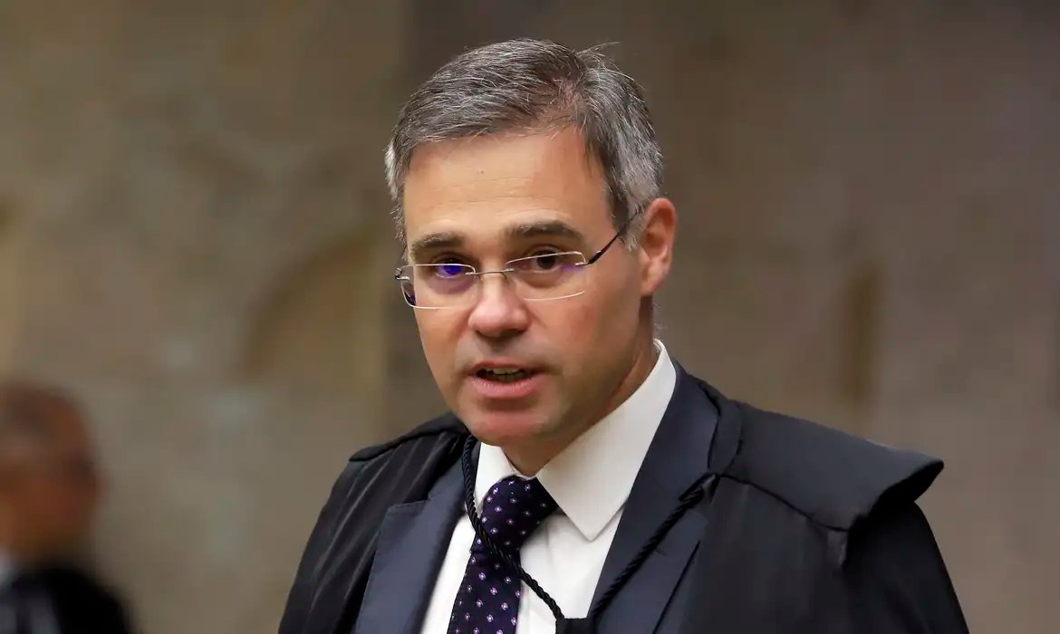 André Mendonça coloca investigado por fraudes do INSS em prisão domiciliar