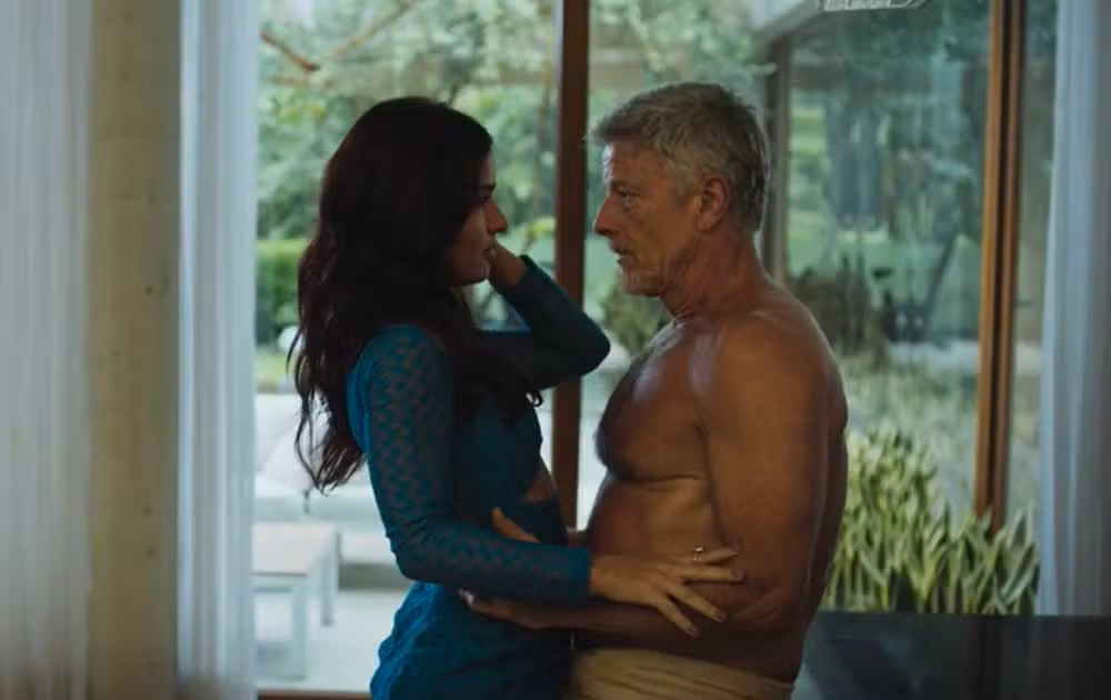 O que diz Giullia Buscacio sobre cenas de sexo com Marcello Novaes