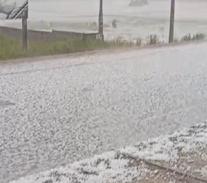 Tempestade de granizo deixa centenas de feridos e rastro de destruição em Erechim