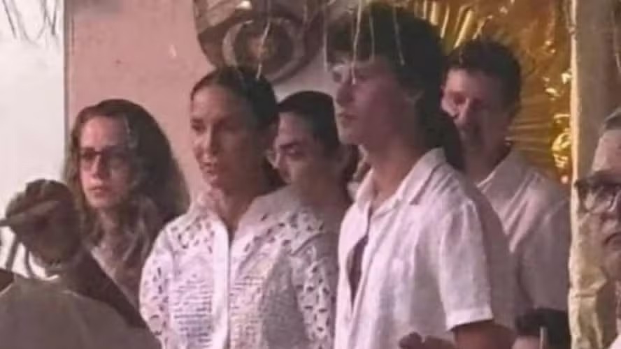 Ivete Sangalo faz Shawn Mendes se jogar em trio em hit de duplo sentido