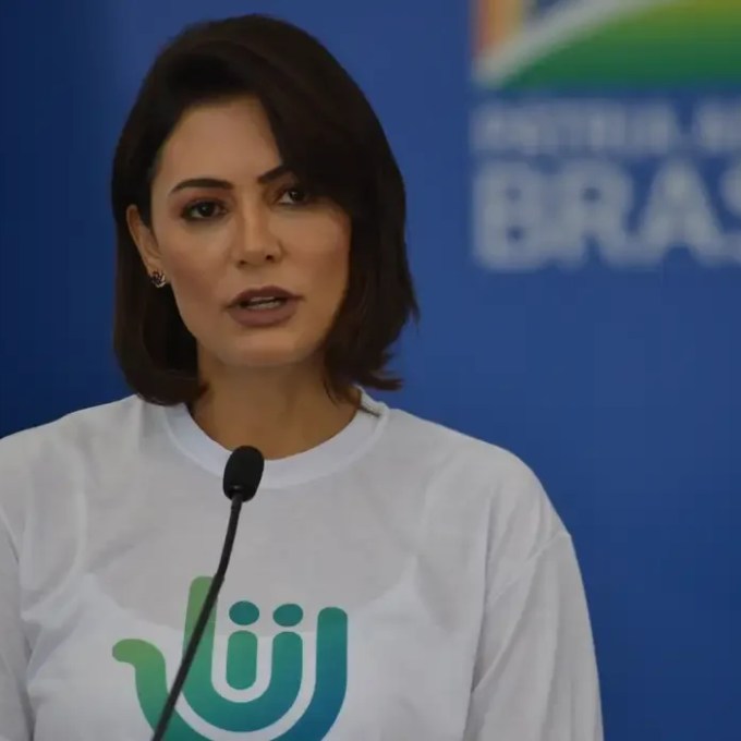 Michelle volta a divulgar vídeo de rival de Carlos Bolsonaro ao Senado em Santa Catarina