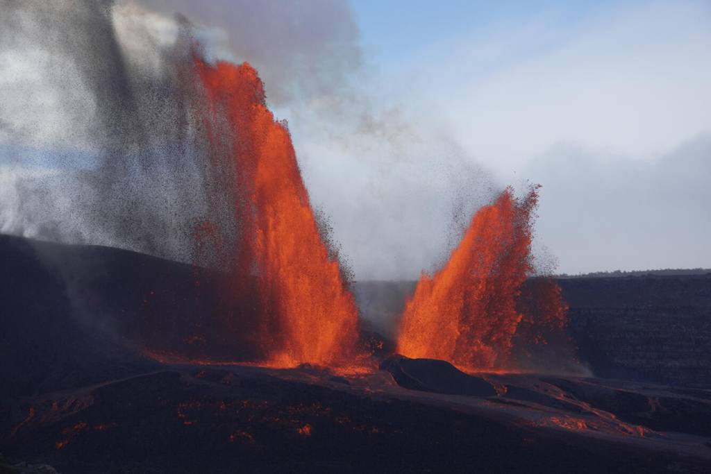 Vídeo: rio de lava escorre do vulcão mais ativo do mundo após 37ª erupção no Havaí