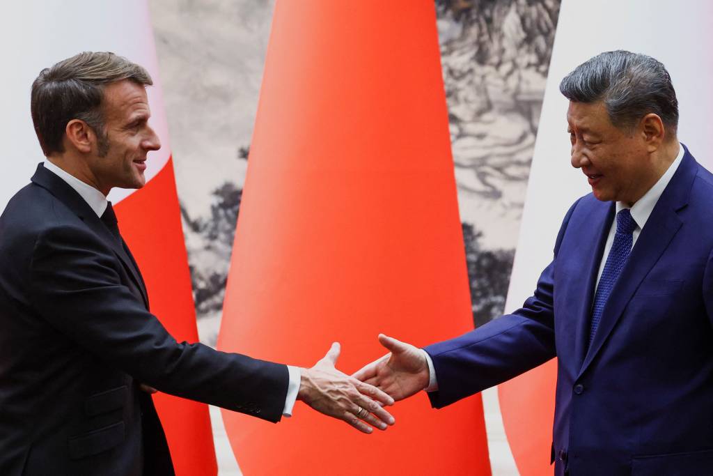 Em visita à China, Macron pede que Xi ajude a encerrar guerra na Ucrânia