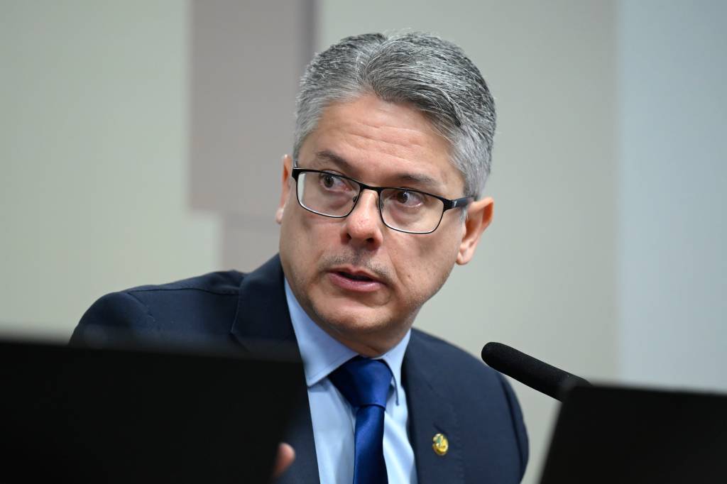 PL Antifacção: relator tira polêmicas de Derrite no Senado e governo deve votar a favor