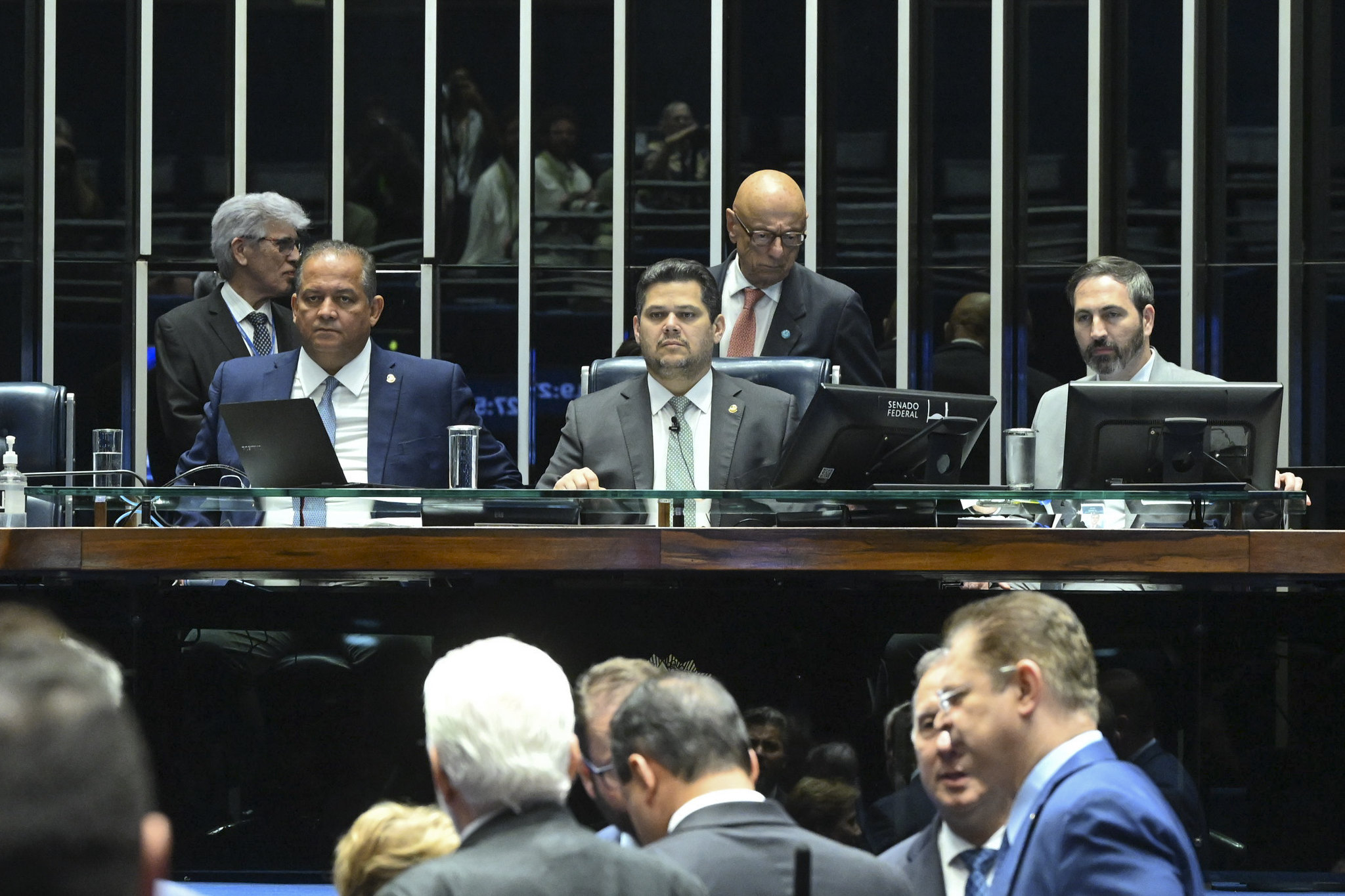 O telefonema de Lula para Randolfe durante a votação do PL da Dosimetria